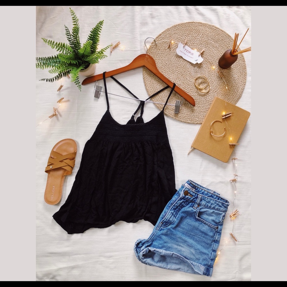 🏷SOLD Volcom Women’s Top 🎁 FREE GIFT